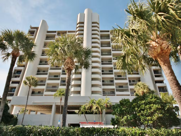 Gulf- Front Condo in Clearwater Beach - Your Perfect Coastal Retreat